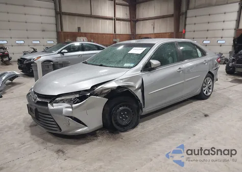 2017 Toyota Camry Le z USA, uszkodzony, nr VIN 4T1BF1FK7HU744958